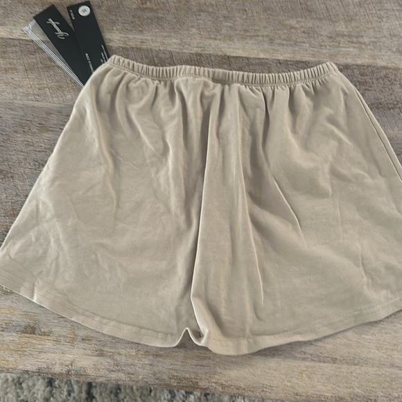 New - Picture 3 of 3